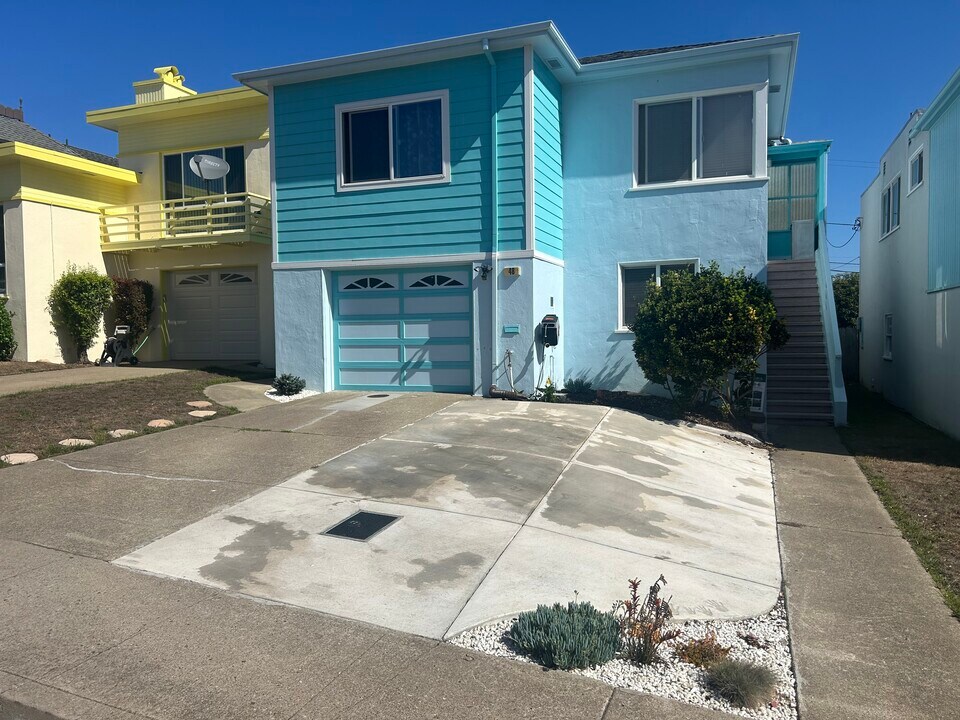 48 Castleton Ave in Daly City, CA - Foto de edificio