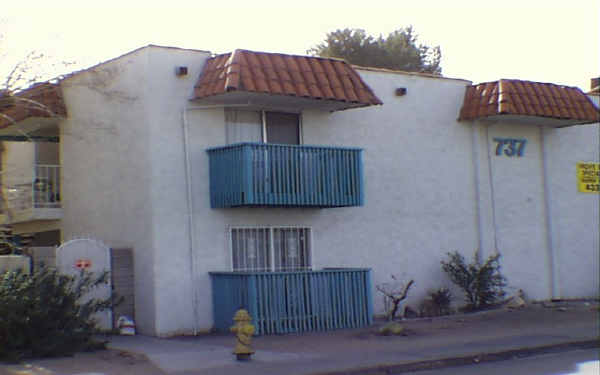 737 E Twain Ave in Las Vegas, NV - Foto de edificio - Building Photo