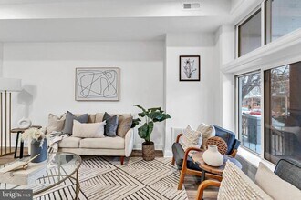 3202 McElderry St in Baltimore, MD - Building Photo - Building Photo