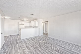 2684 Bryandouglas Dr in Las Vegas, NV - Building Photo - Building Photo