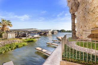 1100 The Cape in Horseshoe Bay, TX - Foto de edificio - Building Photo