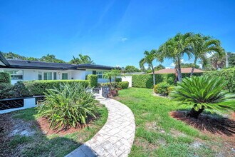 850 W Camino Real in Boca Raton, FL - Building Photo - Building Photo