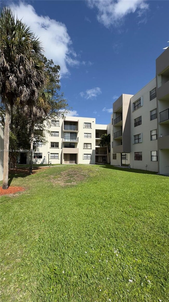 8000 SW 149th Ave in Miami, FL - Building Photo - Building Photo