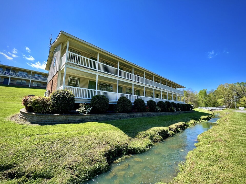 Lakewood in Greensboro, NC - Foto de edificio