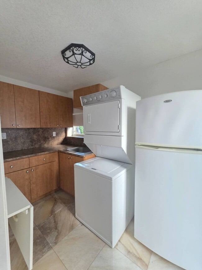 125 SW 32nd Court Rd in Miami, FL - Building Photo - Building Photo