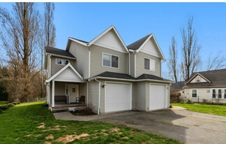 1045 Mary Ave, Unit A in Blaine, WA - Building Photo