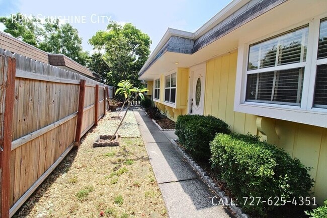 204 Jody Ct in Largo, FL - Building Photo - Building Photo
