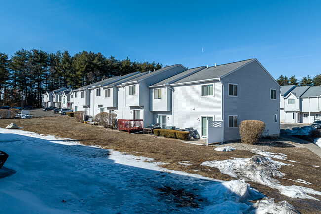 Pond Ridge Condominiums in Bristol, CT - Building Photo - Building Photo