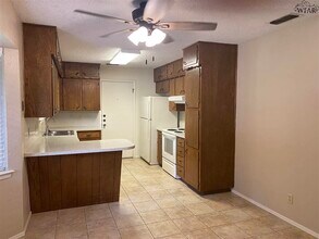 215 Wyneth Dr in Wichita Falls, TX - Building Photo - Building Photo