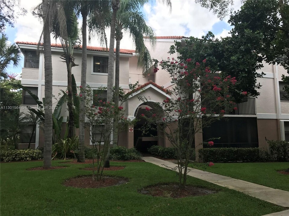 10155 W Sunrise Blvd, Unit 301 in Plantation, FL - Building Photo