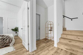 6752 Vanowen St in North Hollywood, CA - Building Photo - Building Photo