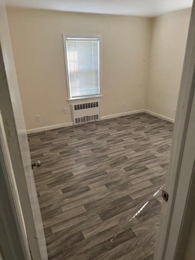 32 Starr Ave, Unit 3 in Monticello, NY - Foto de edificio - Building Photo