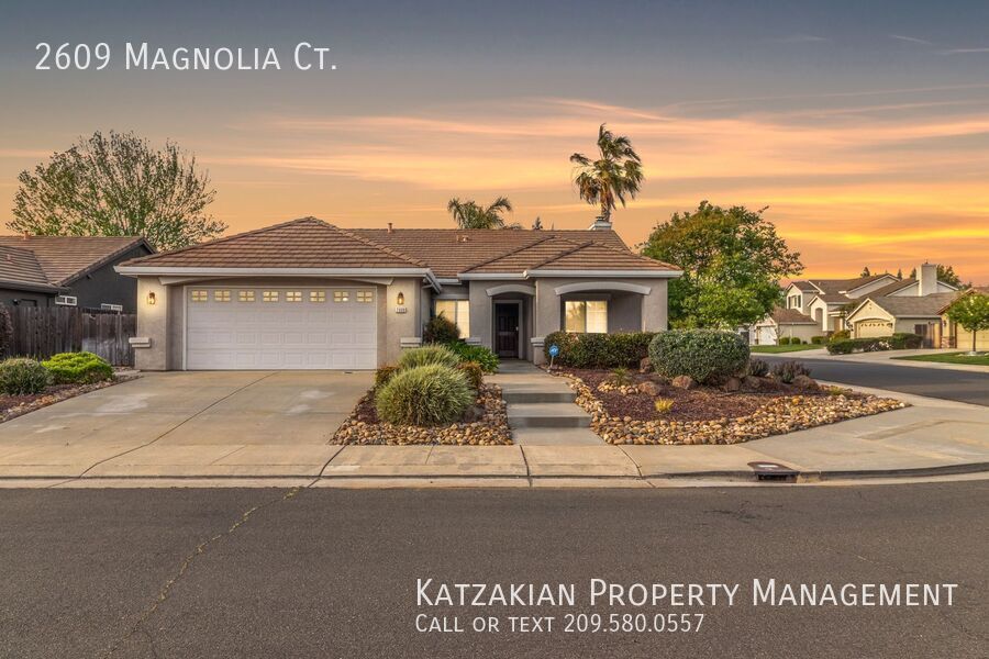 2609 Magnolia Ct in Lodi, CA - Foto de edificio