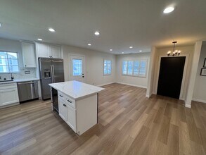 653 N Buena Vista St in Burbank, CA - Building Photo - Building Photo