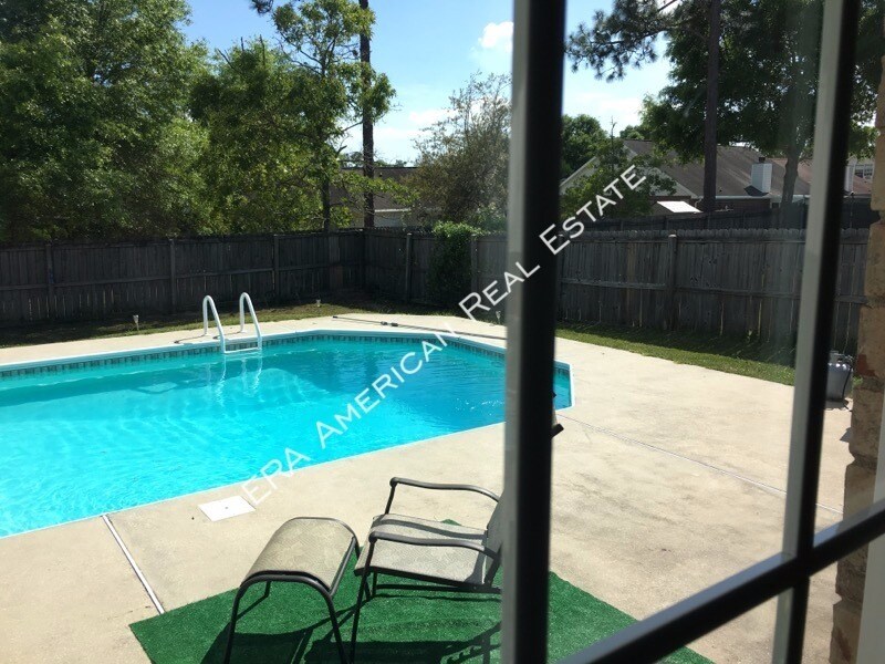 515 Risen Star Dr in Crestview, FL - Building Photo