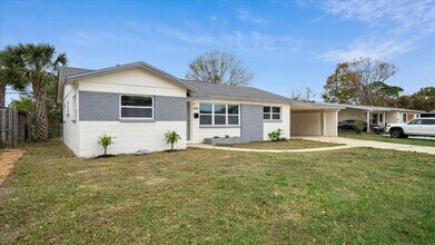 4800 Key Largo Dr W in Titusville, FL - Building Photo - Building Photo