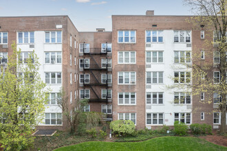 Crosley Terrace in Fort Lee, NJ - Building Photo - Building Photo