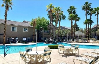 2100 Quarry Ridge St in Las Vegas, NV - Foto de edificio - Building Photo