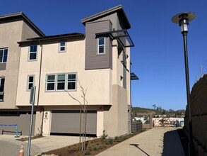 470 Caliper Wy in San Marcos, CA - Building Photo - Building Photo