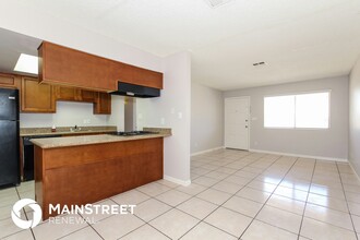8435 W Heatherbrae Dr in Phoenix, AZ - Building Photo - Building Photo