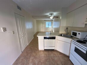 5300 W 21st Ct in Hialeah, FL - Building Photo - Building Photo