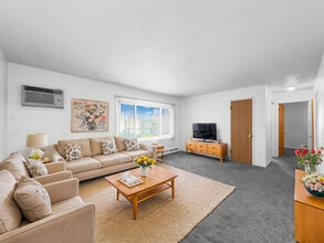 Elm Village Apartments in Urbandale, IA - Building Photo - Building Photo