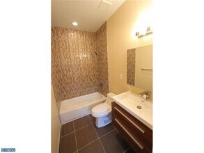 2549 Grays Ferry Ave, Unit B in Philadelphia, PA - Building Photo - Building Photo
