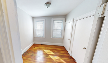 71 Spring St, Unit 1 in Cambridge, MA - Foto de edificio - Building Photo