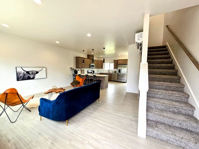 property at 718 N Volland St