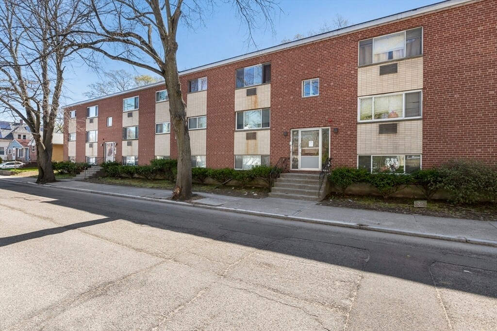 96 Itasca St in Boston, MA - Building Photo