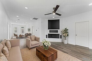 365 Rd 5605 in Cleveland, TX - Building Photo