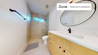 Private bedroom in 4 bed/3 bath Home in Los Angeles, CA - Building Photo - Building Photo