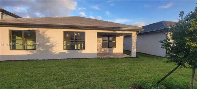2941 Hibiscus Ave in Oakland Park, FL - Building Photo - Building Photo