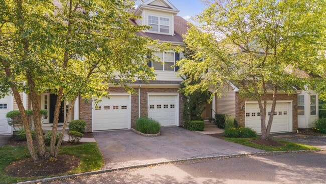 property at 2 Dogwood Ct
