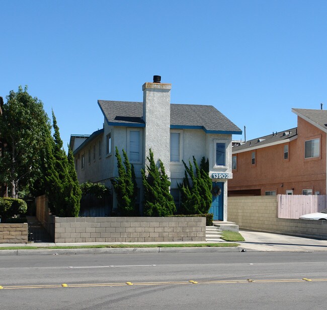 13902 Edwards St in Westminster, CA - Foto de edificio - Building Photo