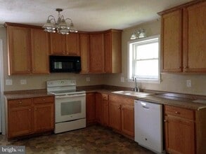 2703 Indian Run Rd in Amissville, VA - Building Photo - Building Photo