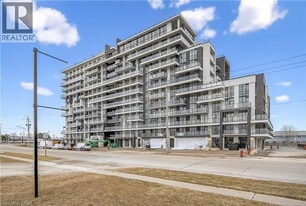 461 Green Rd in Hamilton, ON - Building Photo
