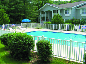 Ashland Manor Apartments & Townhouses in Columbia, MO - Building Photo - Building Photo