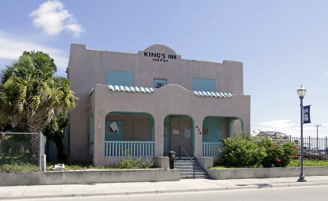 414 Avenue D in Fort Pierce, FL - Foto de edificio - Building Photo