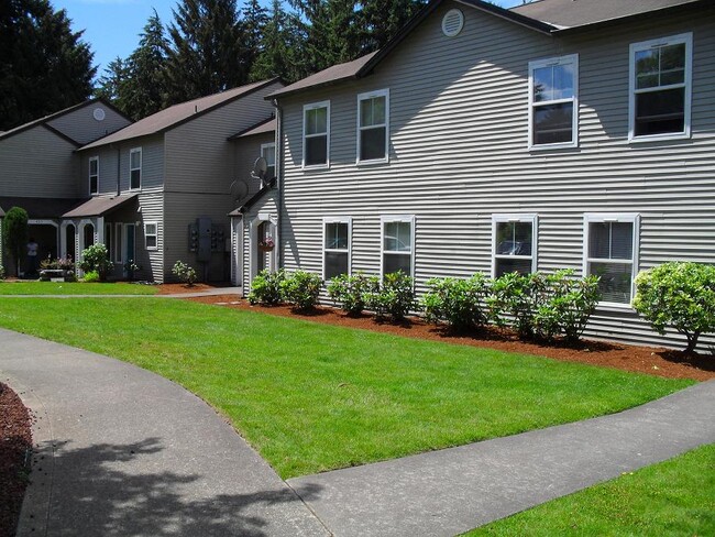 Parkview Commons Apartments in Hammond, OR - Foto de edificio - Building Photo