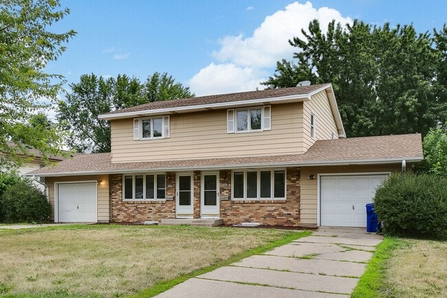 property at 1661 Leone Ave E
