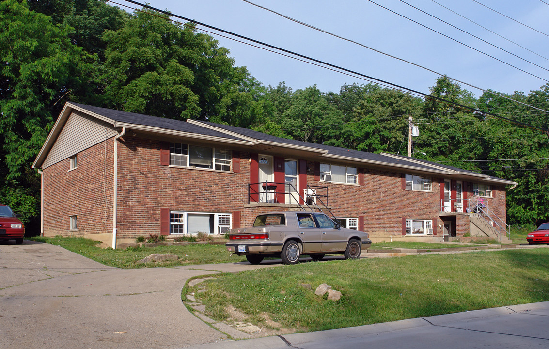 2231 Hanser Dr in Covington, KY - Building Photo