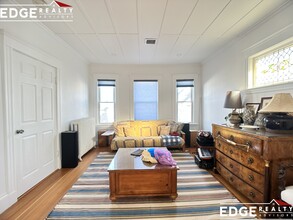 25 Mapleton St, Unit 1 in Boston, MA - Foto de edificio - Building Photo