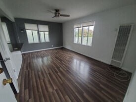 1743 S La Brea Ave in Los Angeles, CA - Building Photo