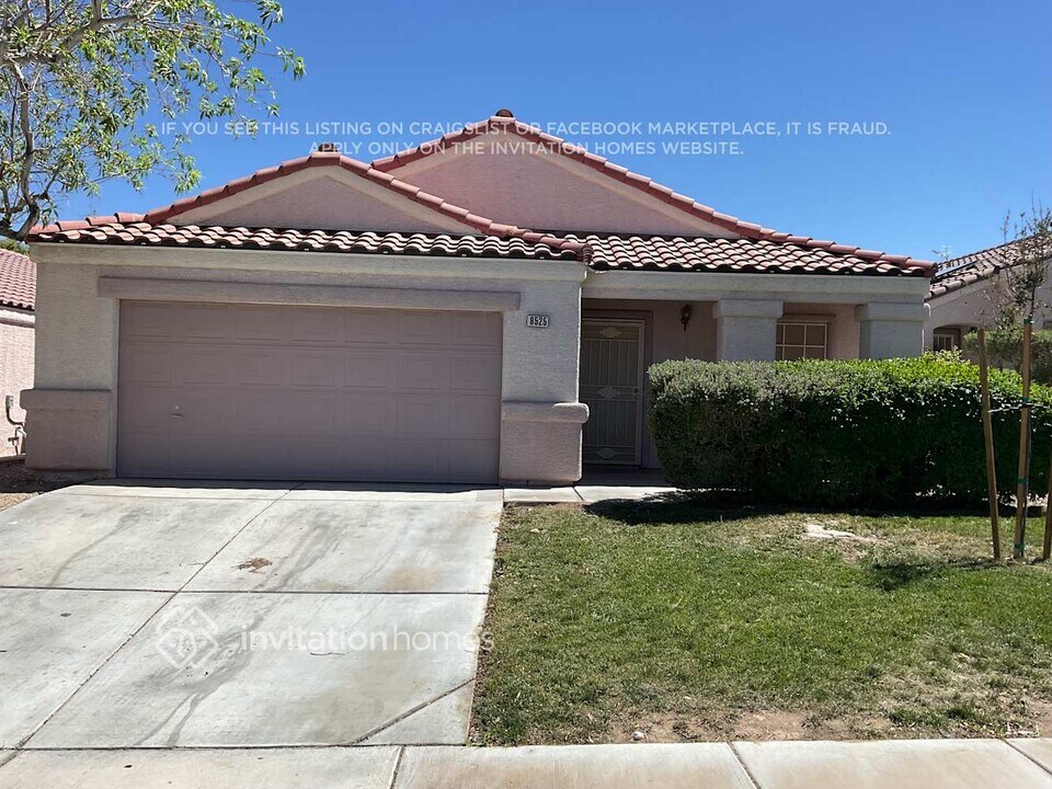 8525 Gracious Pine Ave in Las Vegas, NV - Building Photo