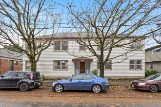 2230 NE Halsey St in Portland, OR - Building Photo - Building Photo