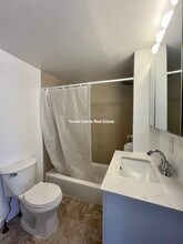 38 Forest St, Unit 2 in Boston, MA - Foto de edificio - Building Photo