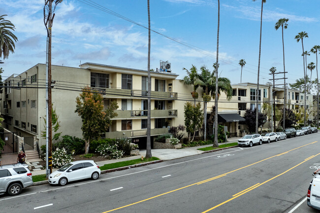 Villa Montana Condominium Association in Los Angeles, CA - Building Photo - Building Photo