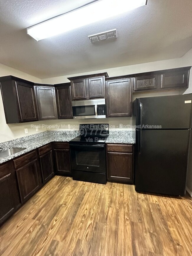 2900 SW Amberwood Ave, Unit 2 in Bentonville, AR - Building Photo - Building Photo