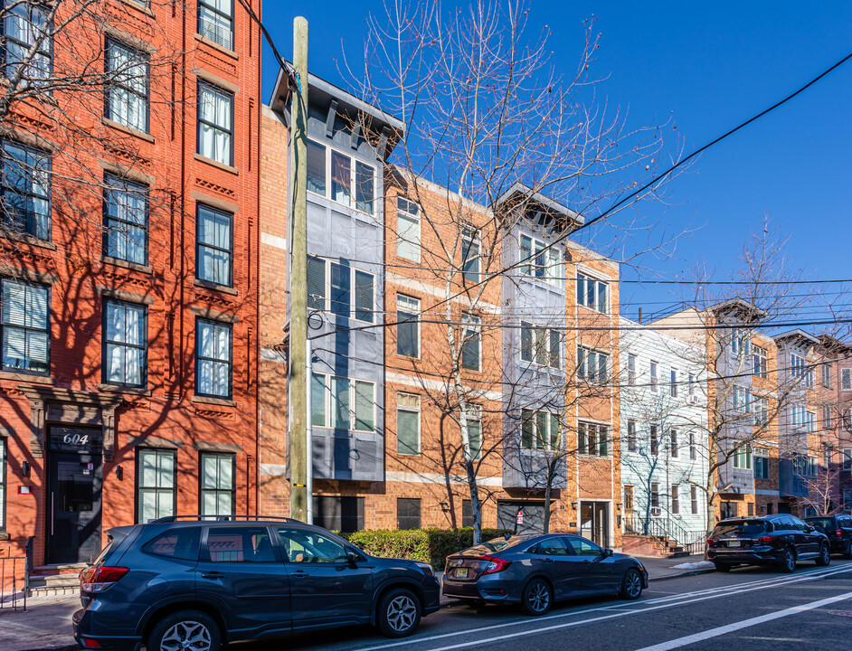 606 Adams St in Hoboken, NJ - Building Photo